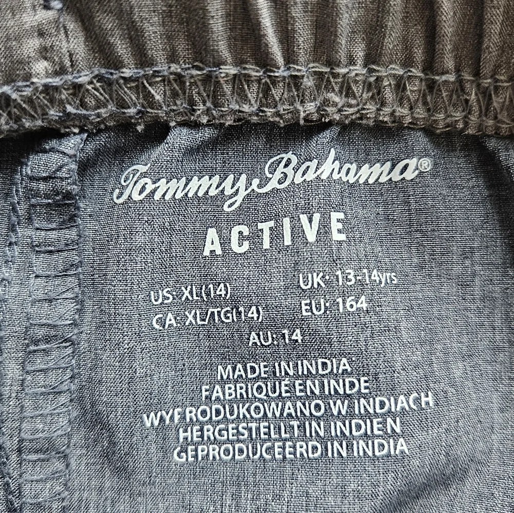 3/$30 Tommy Bahama • Shorts